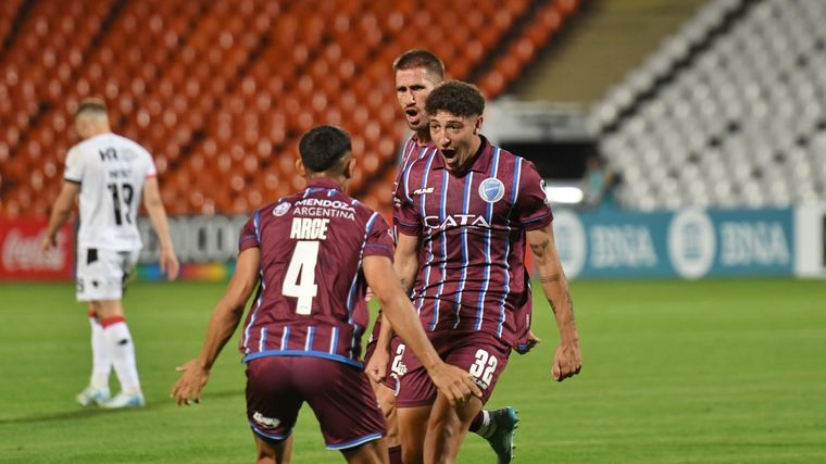 El gol lo anotó Abrego. Foto: Santiago Tagua/MDZ