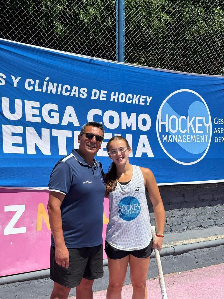 José ha acompañado a Mili en el proceso de formación que hoy la llevó a ser jugadora de Las Leonas. José ha acompañado a Mili en el proceso de formación que hoy la llevó a ser jugadora de Las Leonas.