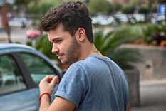 el cantante de marama y una aparatosa caida en vivo