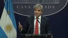 El ministro de Economía Luis Caputo anunció que tras la colocación de bonos en dólares se despeja, de alguna manera, el perfil cercano de deuda soberana.