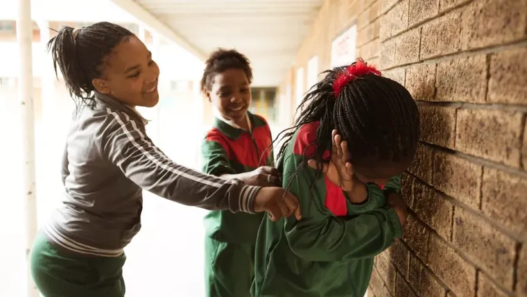La corteza prefrontal, responsable de regular conductas y frenar impulsos, continúa en desarrollo durante la adolescencia. La corteza prefrontal, responsable de regular conductas y frenar impulsos, continúa en desarrollo durante la adolescencia.
