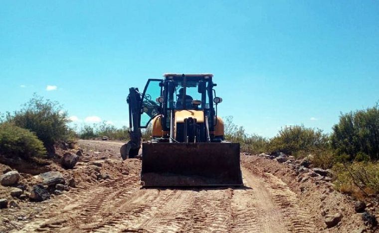 Tras las intensas lluvias, el Municipio de San Rafael intervino caminos rurales y se suma a las obras que mejoran la Ruta 190 hacia La Pampa.