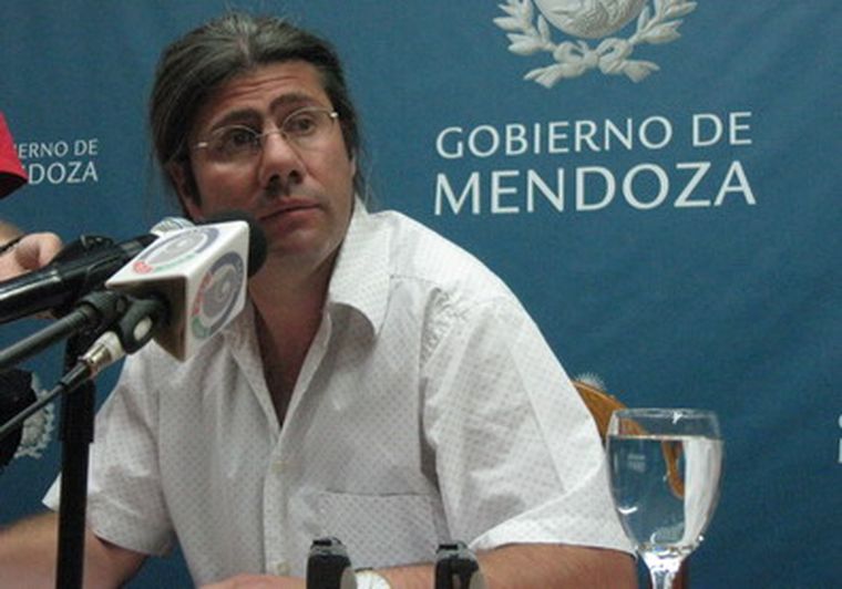 Montoro comunicó el decreto de Jaque sin ser acompañado por alguien del Ejecutivo.