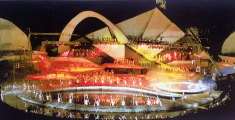 1994: El Teatro Griego Frank Romero Day recibió el estreno de la “Vendimia de los cuatro vientos”, con el guión de Enrique Chrabolowsky y la dirección general de Pedro Marabini. 1994: El Teatro Griego Frank Romero Day recibió el estreno de la “Vendimia de los cuatro vientos”, con el guión de Enrique Chrabolowsky y la dirección general de Pedro Marabini.