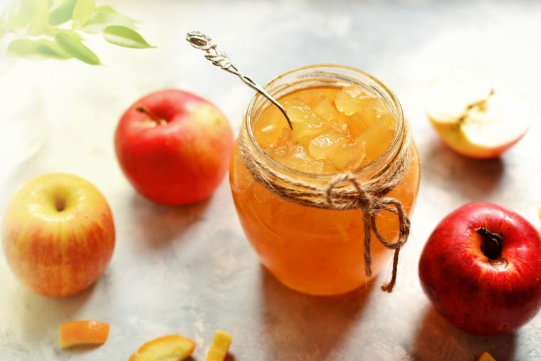 Preparar una receta de mermelada de manzana sin azúcar casera permite aprovechar manzanas muy maduras que ya no se consumirían frescas. Preparar una receta de mermelada de manzana sin azúcar casera permite aprovechar manzanas muy maduras que ya no se consumirían frescas.
