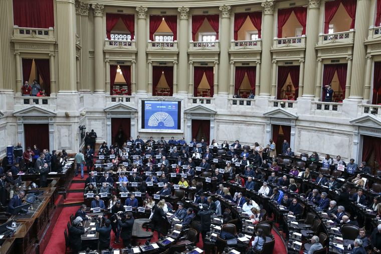 Cuentan 131 presentes en la sesión de hoy. Se necesitan 129 para el quórum, por lo que los números son justos. 
