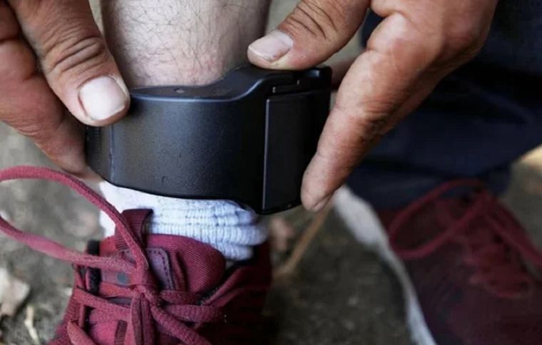 La víctima estaba con tobillera electrónica (imagen ilustrativa). Foto: NA