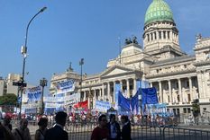 alberto fernandez no pudo llenar la plaza y tiene a los planeros enojados