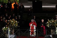 Vía Crucis en el Coliseo presidido por el Papa León XIV, Viernes Santo. Foto: @Vatican Media Vía Crucis en el Coliseo presidido por el Papa León XIV, Viernes Santo. Foto: @Vatican Media