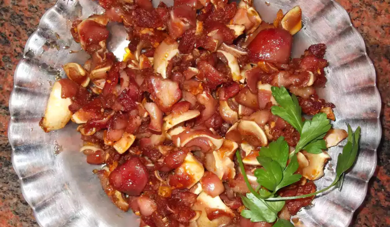 Aunque parezca un platillo moderno, la receta de oreja de cerdo se consume desde hace siglos en distintas regiones de España. Aunque parezca un platillo moderno, la receta de oreja de cerdo se consume desde hace siglos en distintas regiones de España.