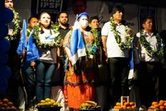 Evo, minutos antes de darse cuenta de que lo habían robado. Foto: ElDeber. Evo, minutos antes de darse cuenta de que lo habían robado. Foto: ElDeber.