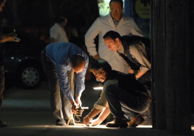 La Policía realiza pericias en la zona de la balacera. Foto: Gerardo Gómez / MDZ