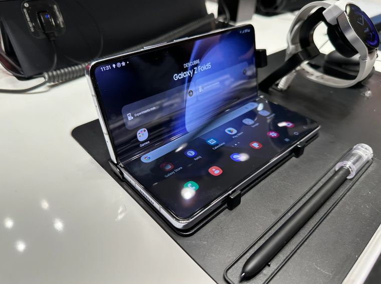 El plegable premium de Samsung mantiene potencia, versatilidad y compatibilidad con S Pen pese a sus años. El plegable premium de Samsung mantiene potencia, versatilidad y compatibilidad con S Pen pese a sus años.