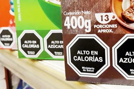 A partir de la ley los productos tendrán octógonos negros en sus etiquetas. A partir de la ley los productos tendrán octógonos negros en sus etiquetas.