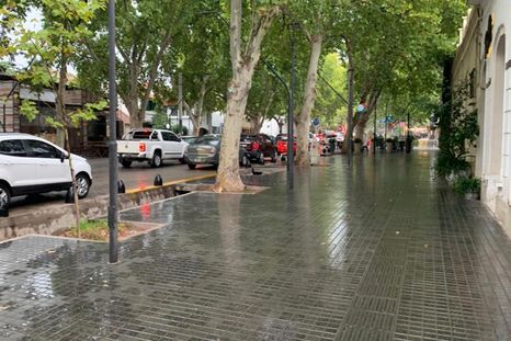 El domingo llegará con lluvias aisladas y vientos del sur en Mendoza.