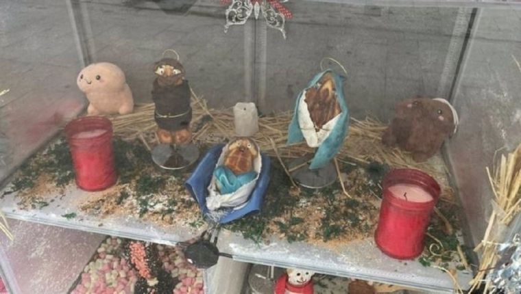 El pesebre fue creado por una pastelería erótica y generó indignación entre los católicos