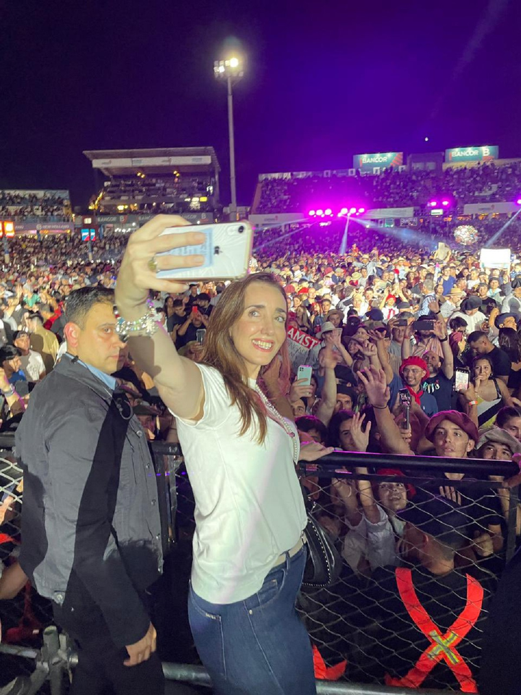 La vicepresidenta estuvo en Jesús María y recibió el cariño de la gente