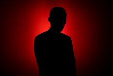 Las personas confunden al profesor con un conocido cantante. Foto: Shutterstock