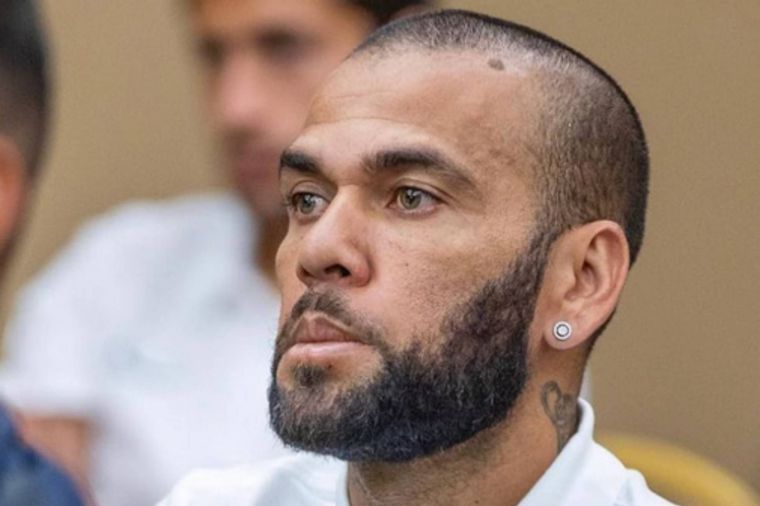 Dani Alves espera por el juicio tras ser acusado de agresión sexual. Foto: Imagen de archivo / Instagram