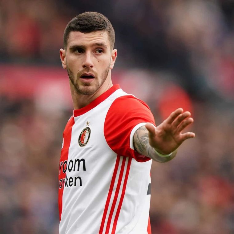 Marcos Senesi jugará para la Selección argentina. Foto: EFE