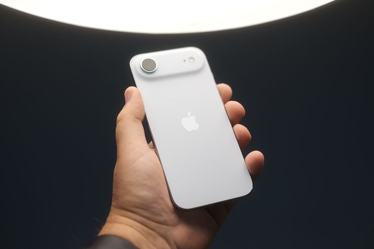 El nuevo iPhone Air de Apple apostará por un módulo Face ID ultrafino. El nuevo iPhone Air de Apple apostará por un módulo Face ID ultrafino.