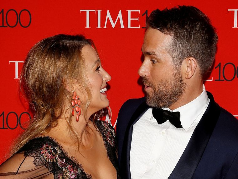 La hilarante broma de Blake Lively a Ryan Reynolds en las redes Blake Lively y Ryan Reynolds Foto: https://elpais.com/gente/2021-02-15/blake-lively-y-ryan-reynolds-amor-y-mucho-humor.html