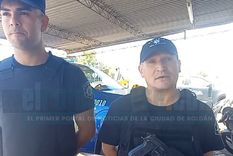 dos policias se transformaron en heroes tras salvar la vida de un bebe