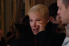 La icónica presentadora y su emoción en la muestra.