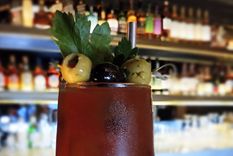 aprende a preparar un bloody mary de la mano de sabry rodriguez cuack