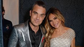 Robbie junto a su mujer Ayla Fields.