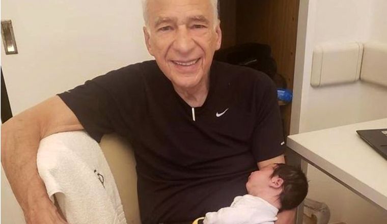 Cormillot y una decisión extraña con su bebé Lo puso a su nene a estudiar chino