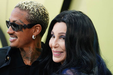 Cher reveló los detalles de cuánto le duele llevarse 40 años de diferencia con su novio, Alexander AE Edwards Foto: Lapresse