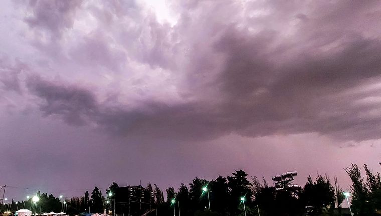 Las tormentas se podrían percibir este viernes según Defensa Civil Foto: Santiago Tagua/MDZ