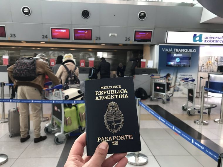 Los jóvenes tienen diferentes opciones para emigrar legalmente Foto: Archivo MDZ