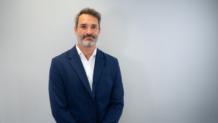 Rubén Salanova, director médico de Biomakers, explica cómo la IA personaliza tratamientos contra el cáncer.