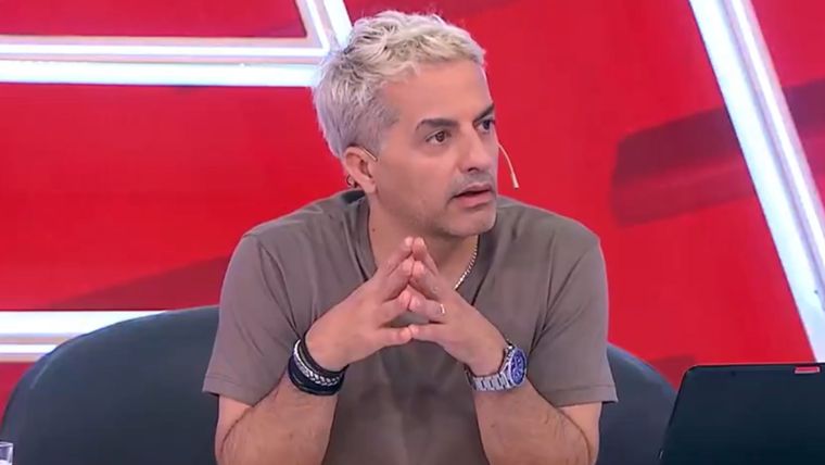 El especialista en espectáculos ya encontró a la figura que ocupará el lugar vacío del panel. Foto: captura de video América TV