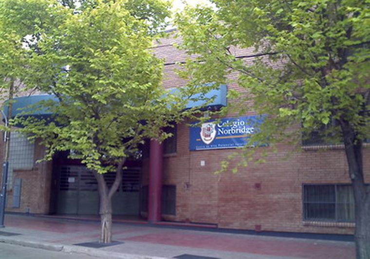 La fachada del colegio privado. Foto: MDZ