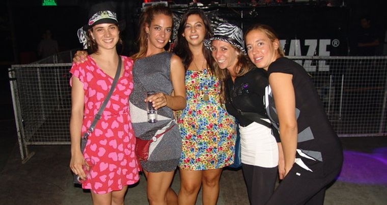 ¡A bailar!, dijeron Catalina y Laura Cáccavo y Emilia Indiviri, Leticia Avalle y Micaela Pedreira. Foto: MDZ