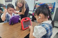 La implementación del programa incluyó un acompañamiento sostenido, tanto a las escuelas y sus docentes, como a los estudiantes y sus familias. La implementación del programa incluyó un acompañamiento sostenido, tanto a las escuelas y sus docentes, como a los estudiantes y sus familias.