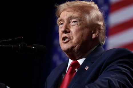 El presidente Donald Trump firmó una orden ejecutiva que restringía el derecho a la ciudadanía por nacimiento en EE.UU.