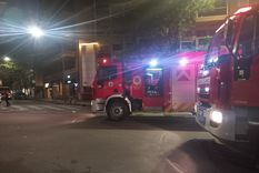 Un joven murió y otro resultó con serias heridas este jueves a la madrugada tras saltar de un piso 12 para escapar de un incendio en la ciudad de Córdoba Foto: X de @alejandropozo