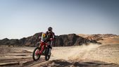 Tosha Schareina celebró su tercera victoria de etapa en el Rally Dakar tras imponerse en el exigente recorrido de Alula. Tosha Schareina celebró su tercera victoria de etapa en el Rally Dakar tras imponerse en el exigente recorrido de Alula.