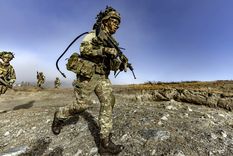 Soldados de Francia, país de Europa, haciendo ejercicios militares en Groenlandia.&nbsp;
