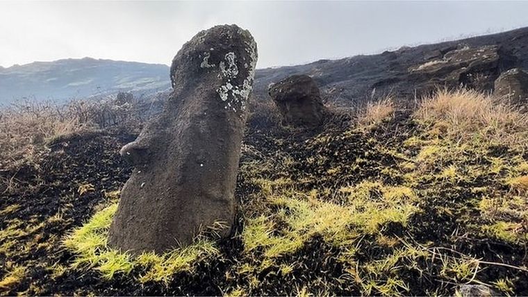 El alcalde de la isla, Pedro Edmunds, dijo a los medios locales que los daños causados por el fuego no se pueden reparar. Foto: MUNICIPALIDAD DE RAPA NUI