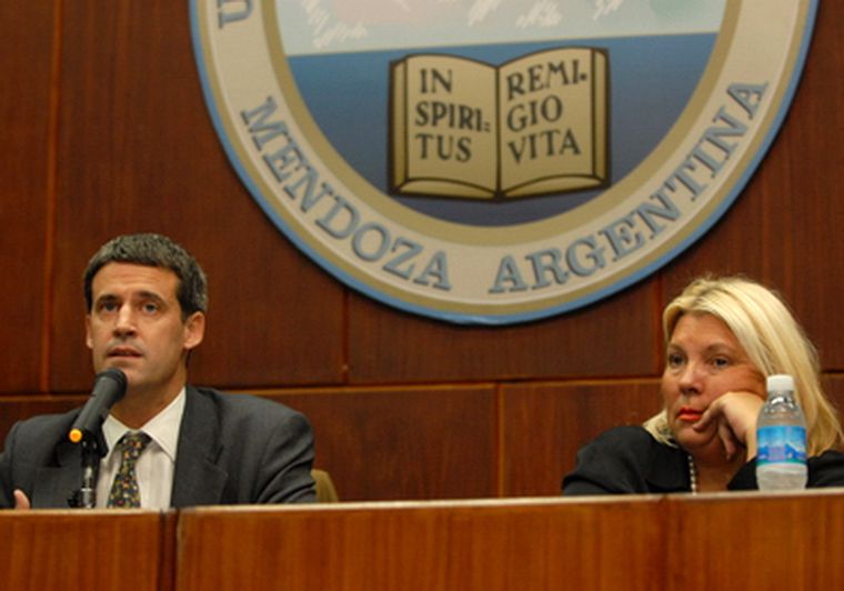 Carrió y Prat Gay disertaron en la UNCuyo. Foto: Nacho Gaffuri / MDZ
