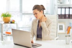 La mala postura acarrea diversos dolores en el cuerpo Foto: Shutterstock