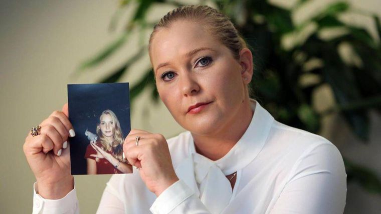 Virginia Giuffre, que acusó a Maxwell de "reclutarla", se suicidó en abril de 2025.