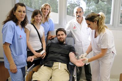 MDZol | Este joven fue el donante número 35 de la tarde. Foto: Nacho Gaffuri / MDZ