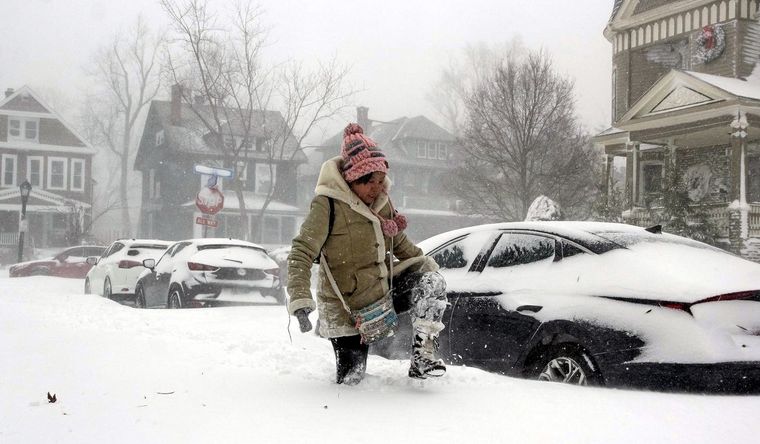 La tormenta se traslada hacia el centro del país. Foto: Efe.