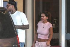 El look relajado de China Suárez y la seriedad de Icardi en su llegada a Argentina. Foto: RS Fotos